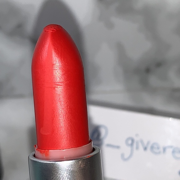 DANGEROUS NWOB Retro Matte Lipstick MAC - Picture 7 of 16